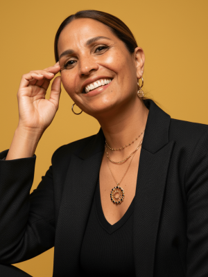 ```html
Professionalisme et expertise offerte par l'institut Naila, Alfortville, France pour soins personnalisés.
```