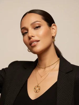 Bien-être et éclat après un soin du visage ONA à l'atelier de beauté de Naila à Alfortville, France.